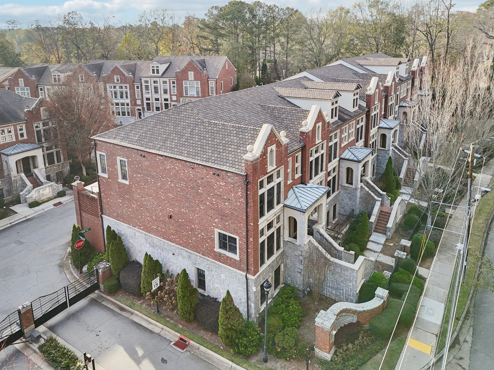 Hermance Dr NE-S0412-043.jpg