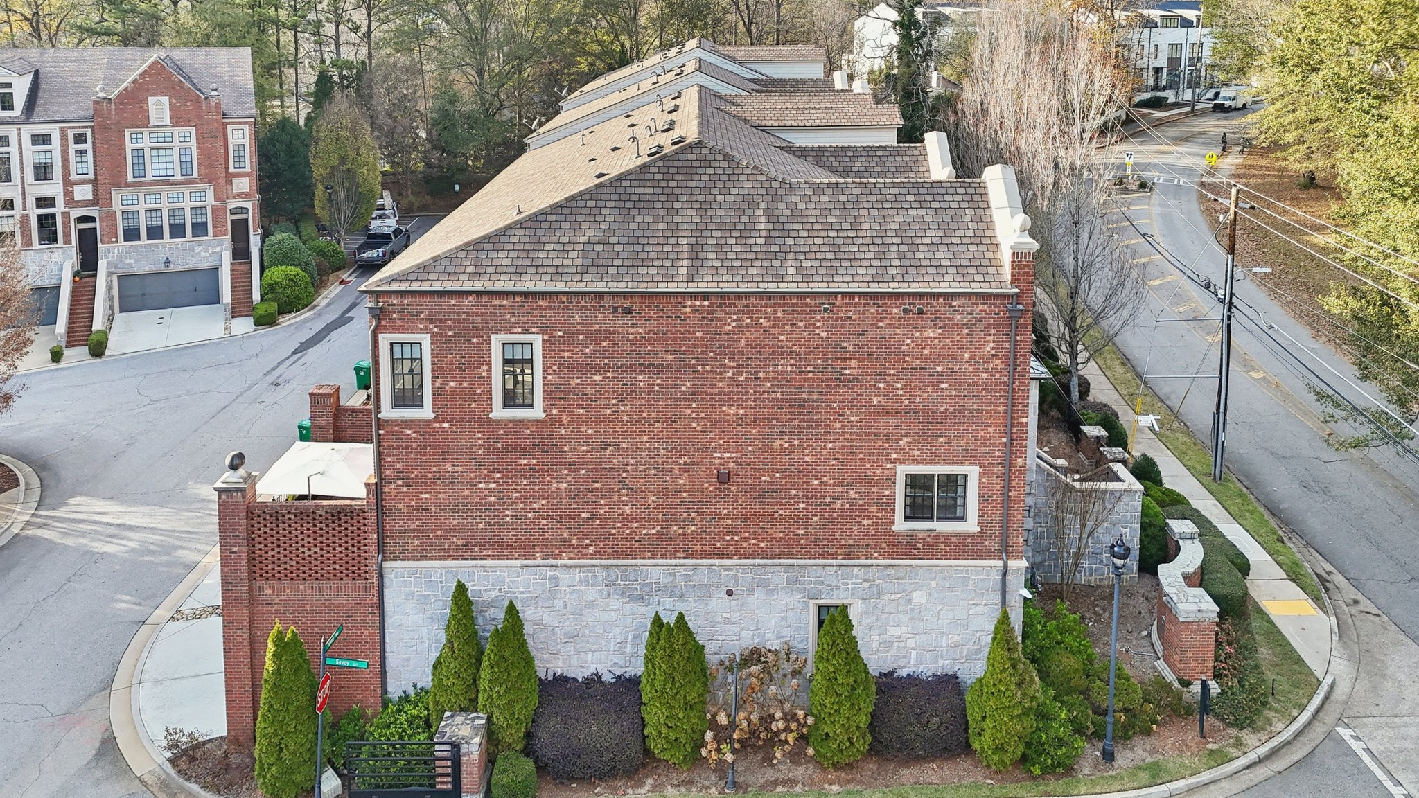 Hermance Dr NE-S0412-046.jpg