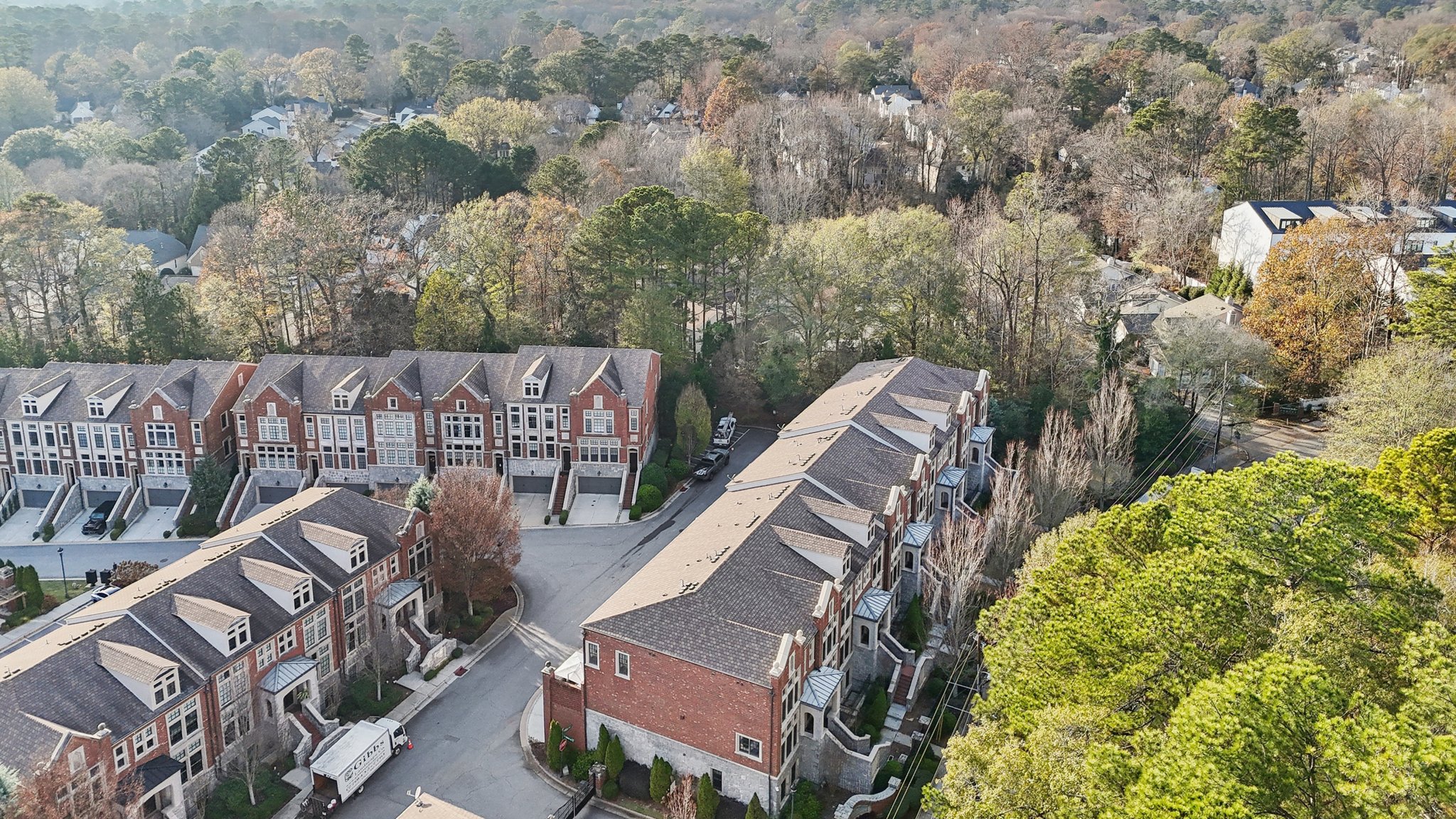 Hermance Dr NE-S0412-049.jpg