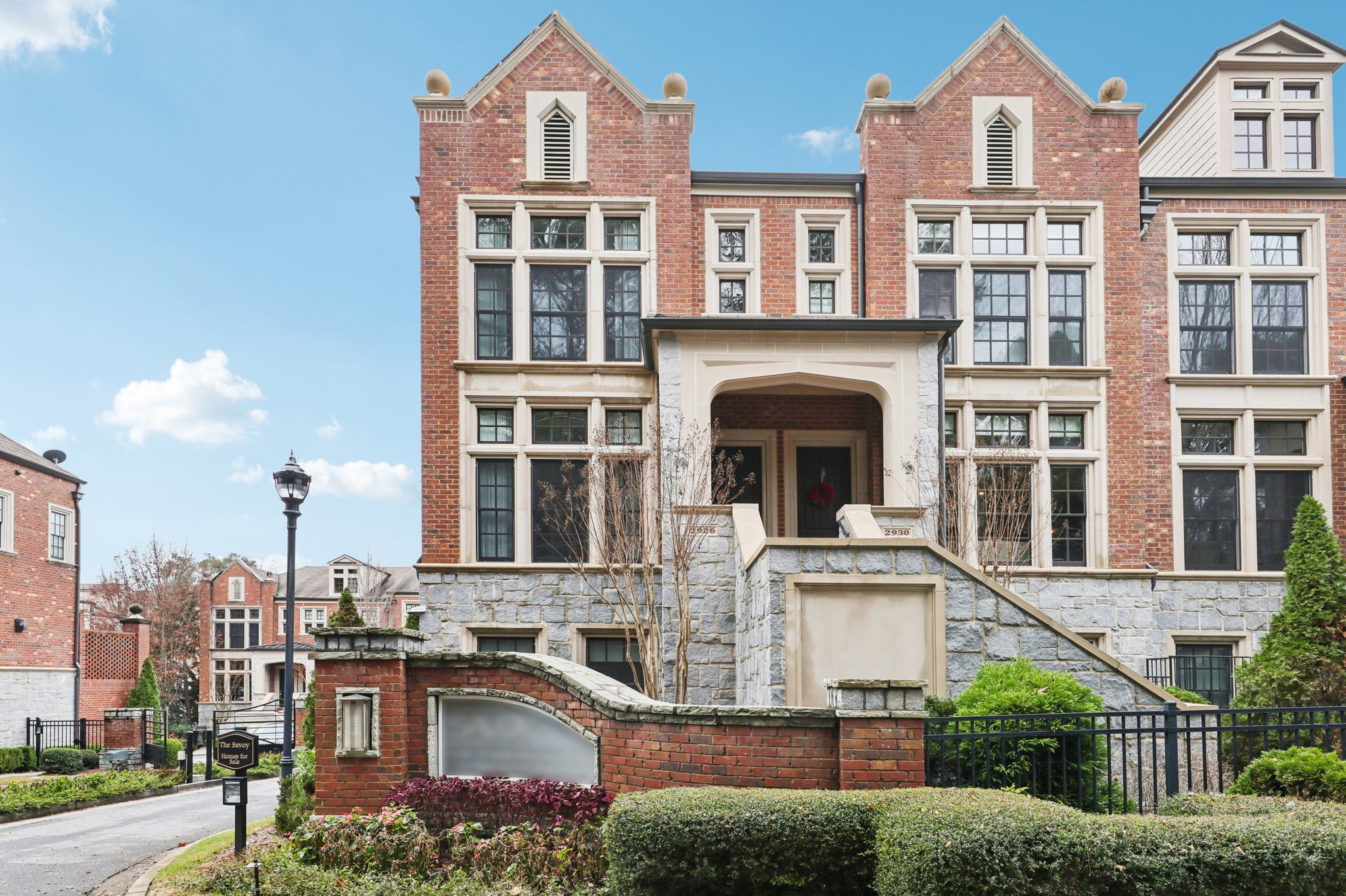 Hermance Dr NE-S0912-002.jpg