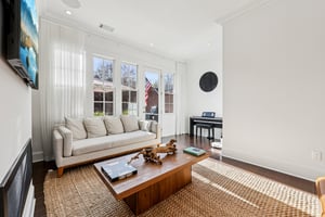 Hermance Dr NE-S0412-006.jpg