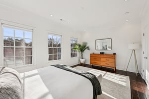 Hermance Dr NE-S0412-027.jpg