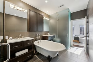 Hermance Dr NE-S0412-029.jpg