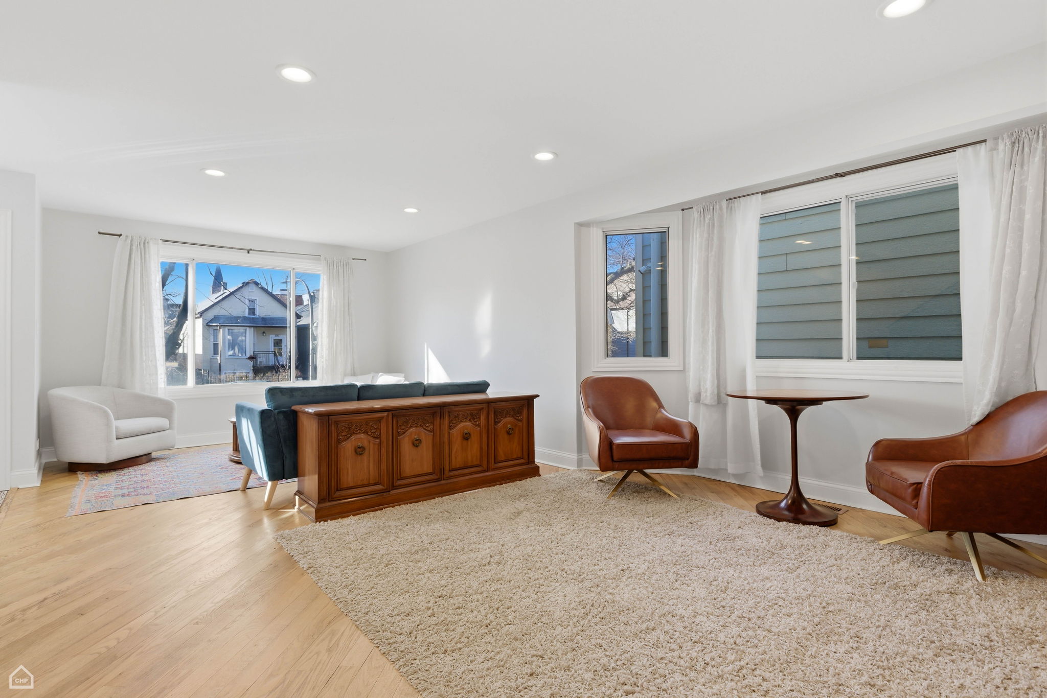 2926 W Belden Ave 1 - Karen Biazar_001