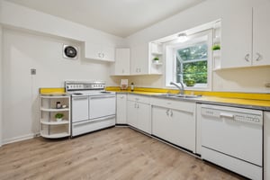 Check out this Retro Kitchen