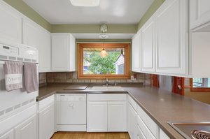 2929 Crestview Dr, Minneapolis, MN 55418, USA Photo 12