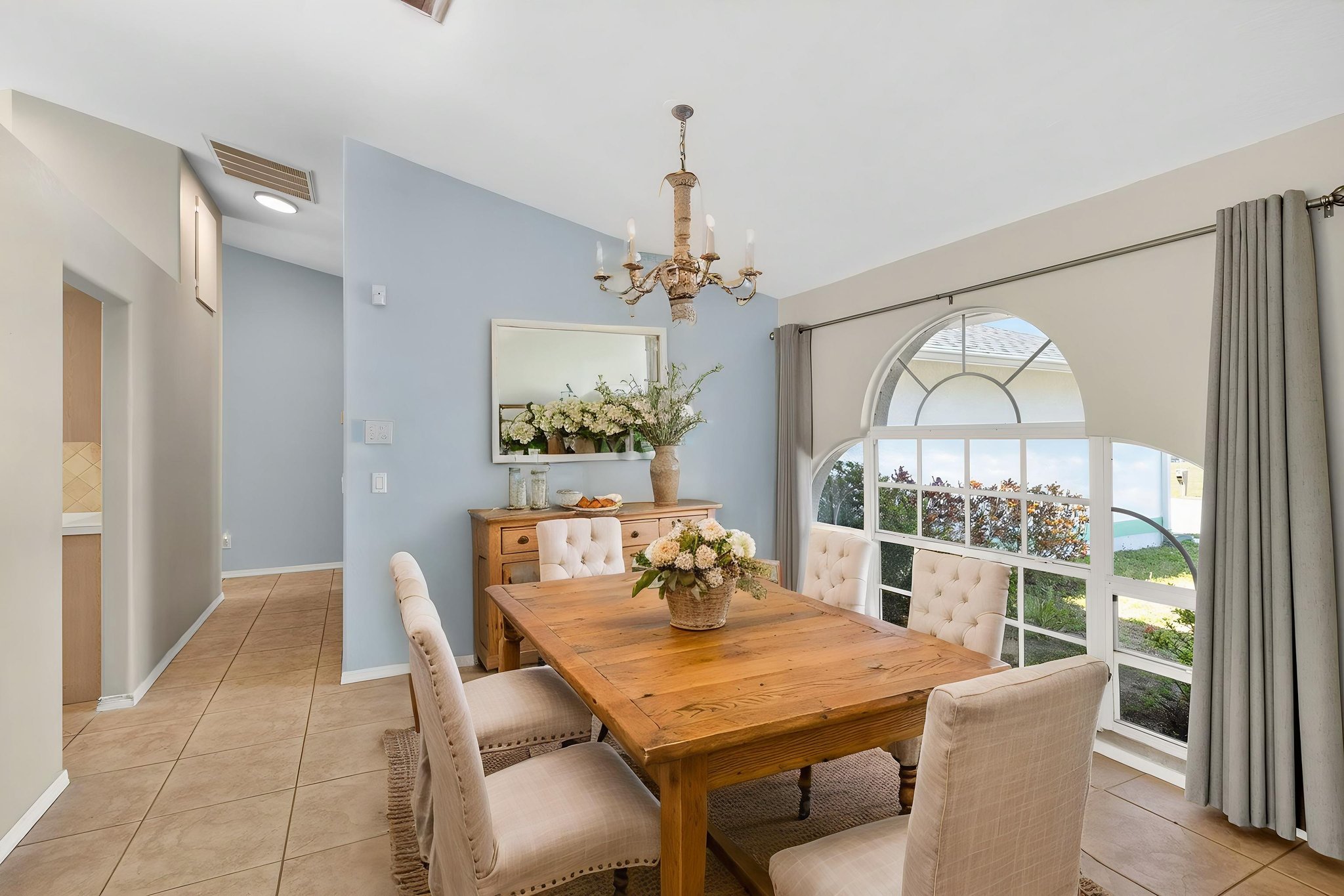 IMG_7839 virtually staged.jpeg