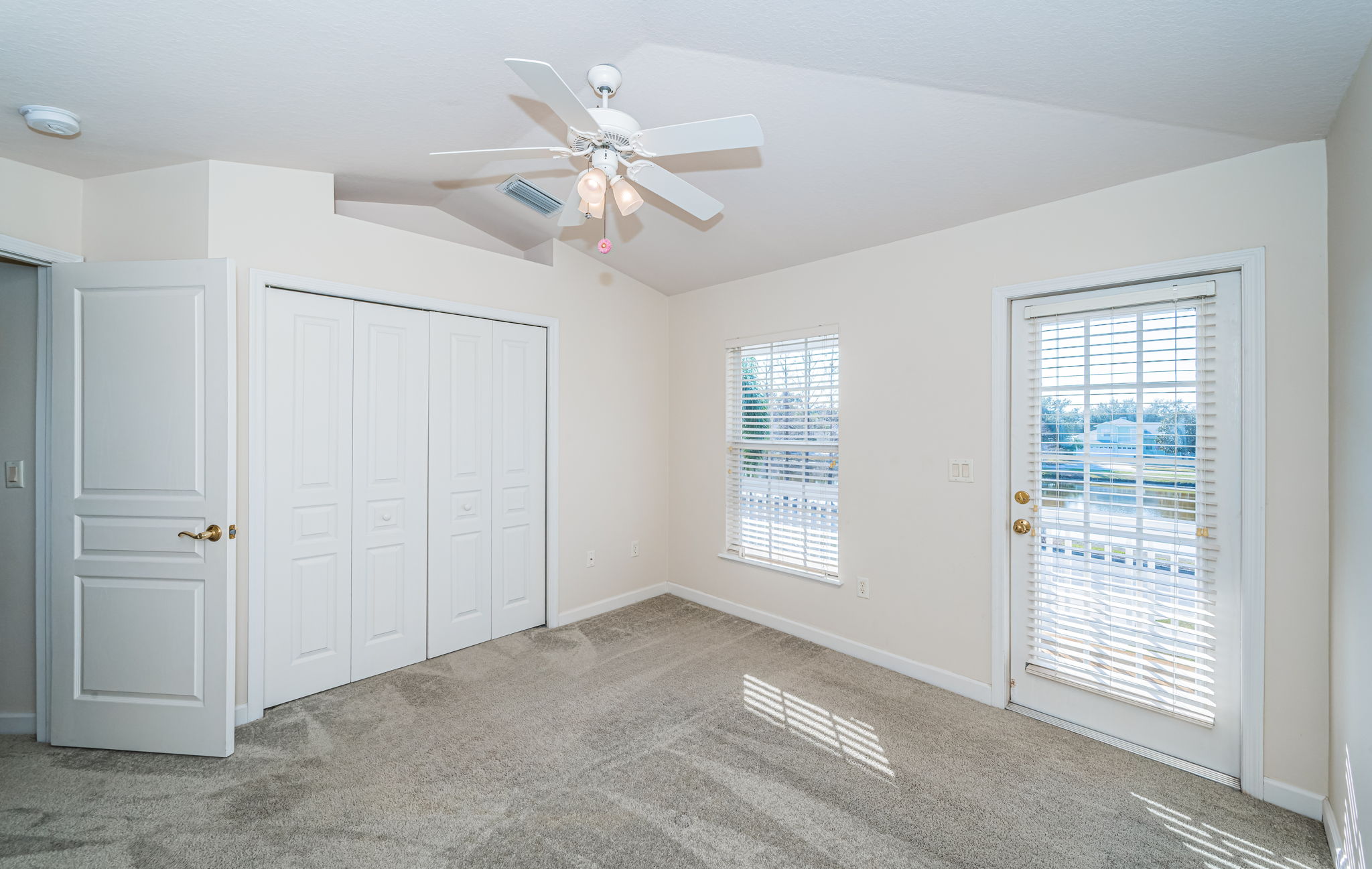 Upper Level Bedroom4