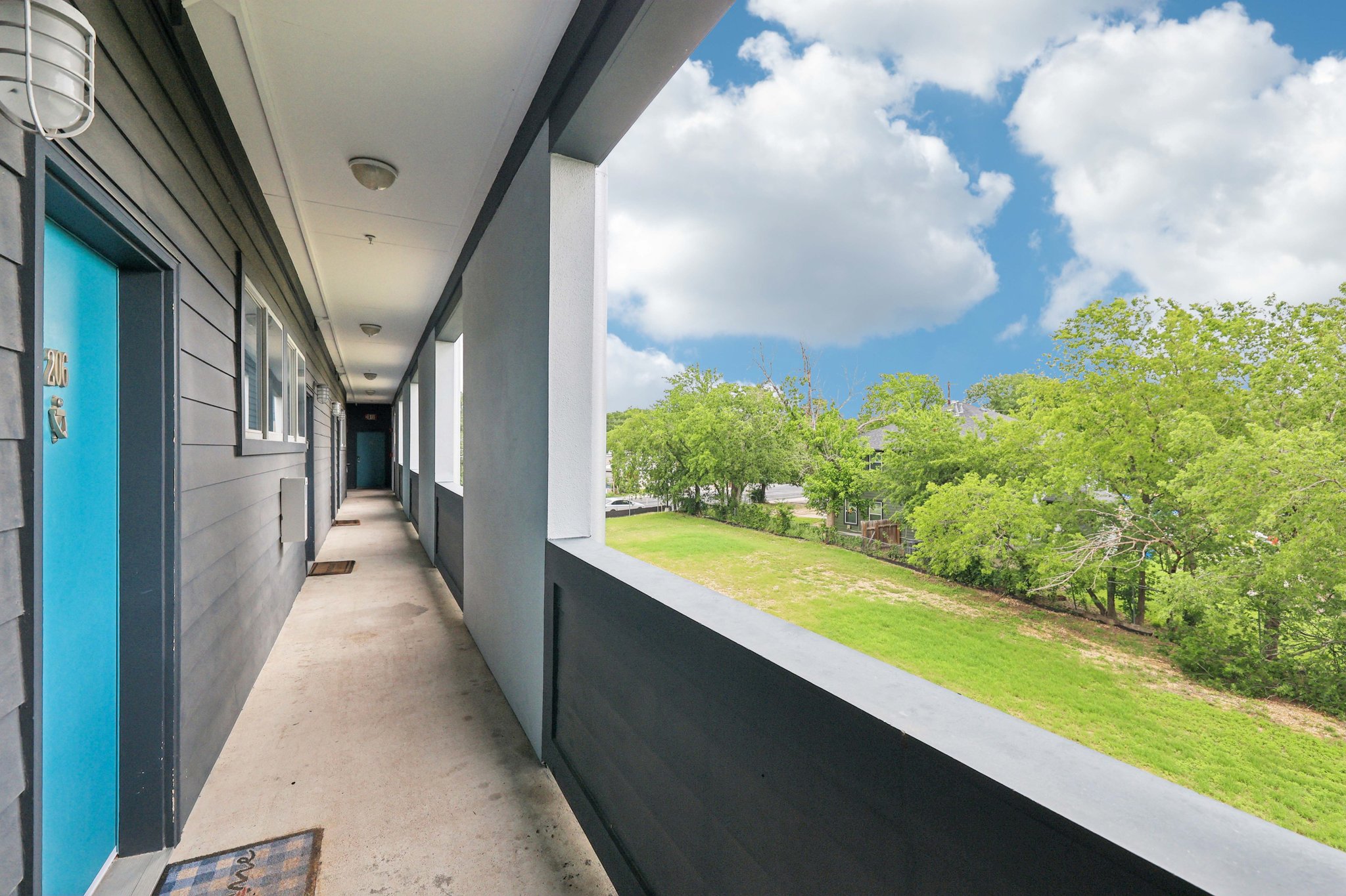 E 12th St unit 206-0506-006.jpg