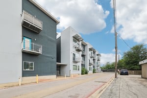 E 12th St unit 206-0506-003.jpg