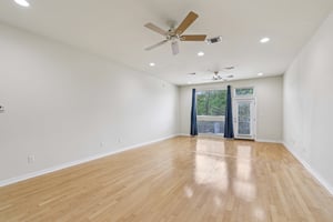 E 12th St unit 206-0506-007.jpg