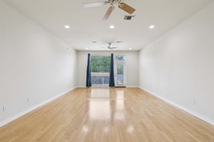 E 12th St unit 206-0506-008.jpg
