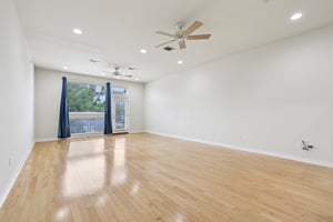 E 12th St unit 206-0506-009.jpg