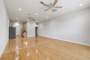 E 12th St unit 206-0506-011.jpg