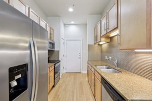 E 12th St unit 206-0506-015.jpg