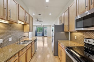 E 12th St unit 206-0506-017.jpg