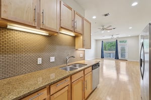E 12th St unit 206-0506-019.jpg