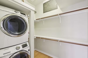 E 12th St unit 206-0506-021.jpg