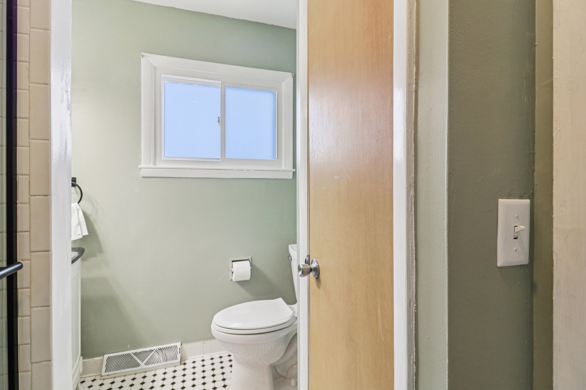 Greenleaf Ave-S2301-030.jpg