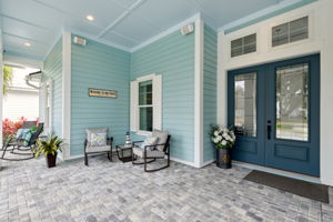 Front Porch/Entrance