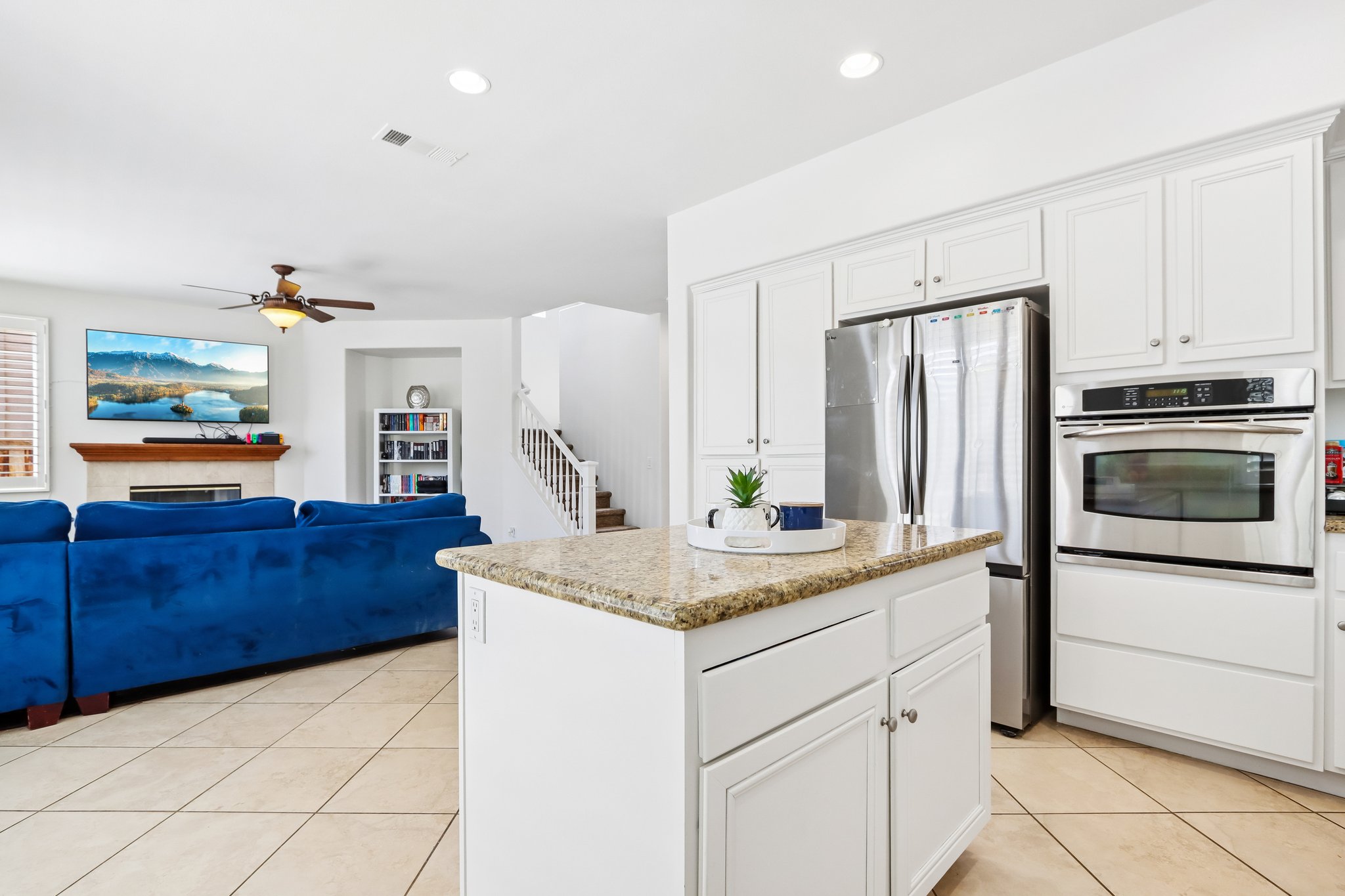 Grande Vista Ave-S2504-014.jpg