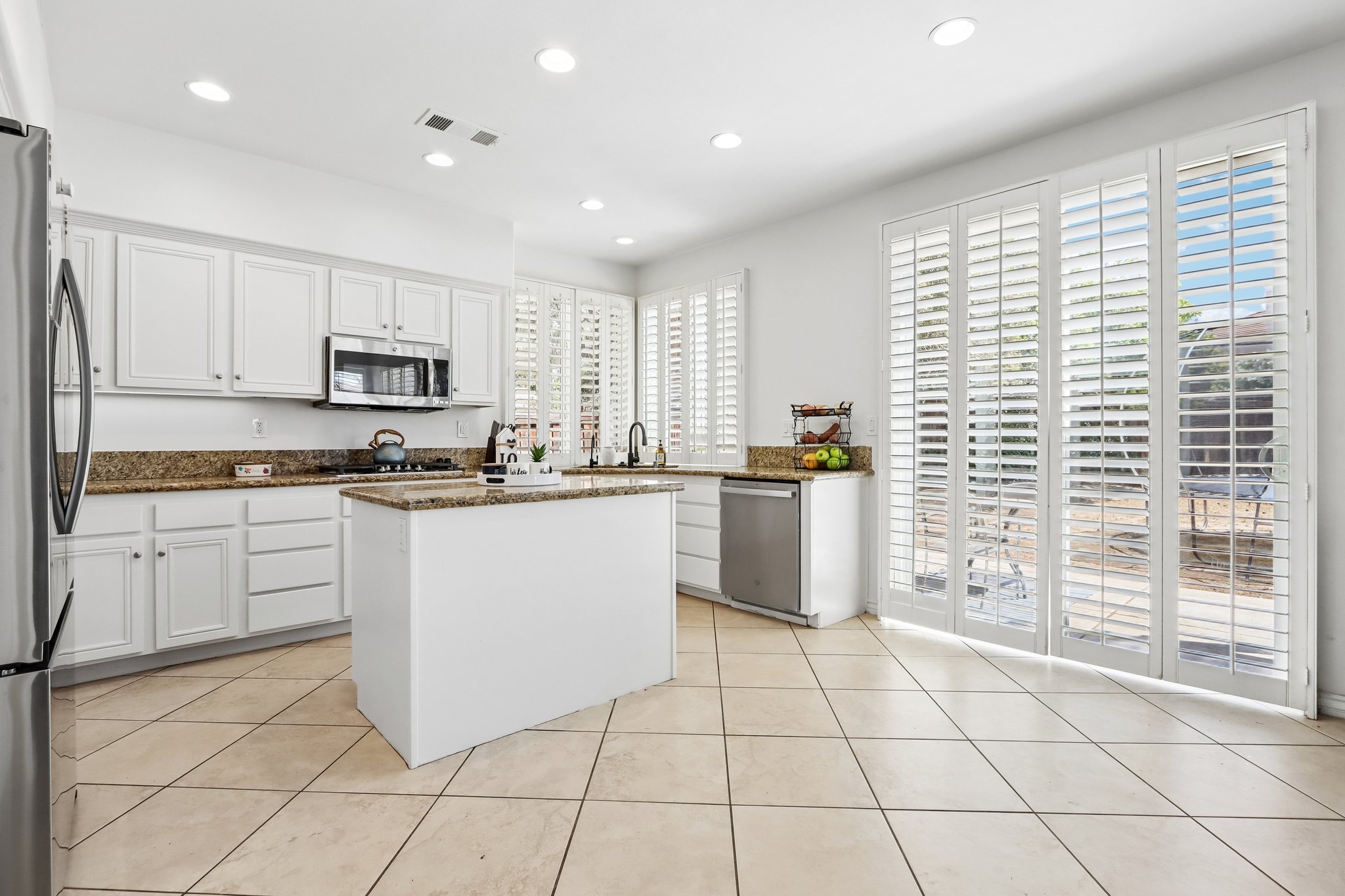 Grande Vista Ave-S2504-016.jpg