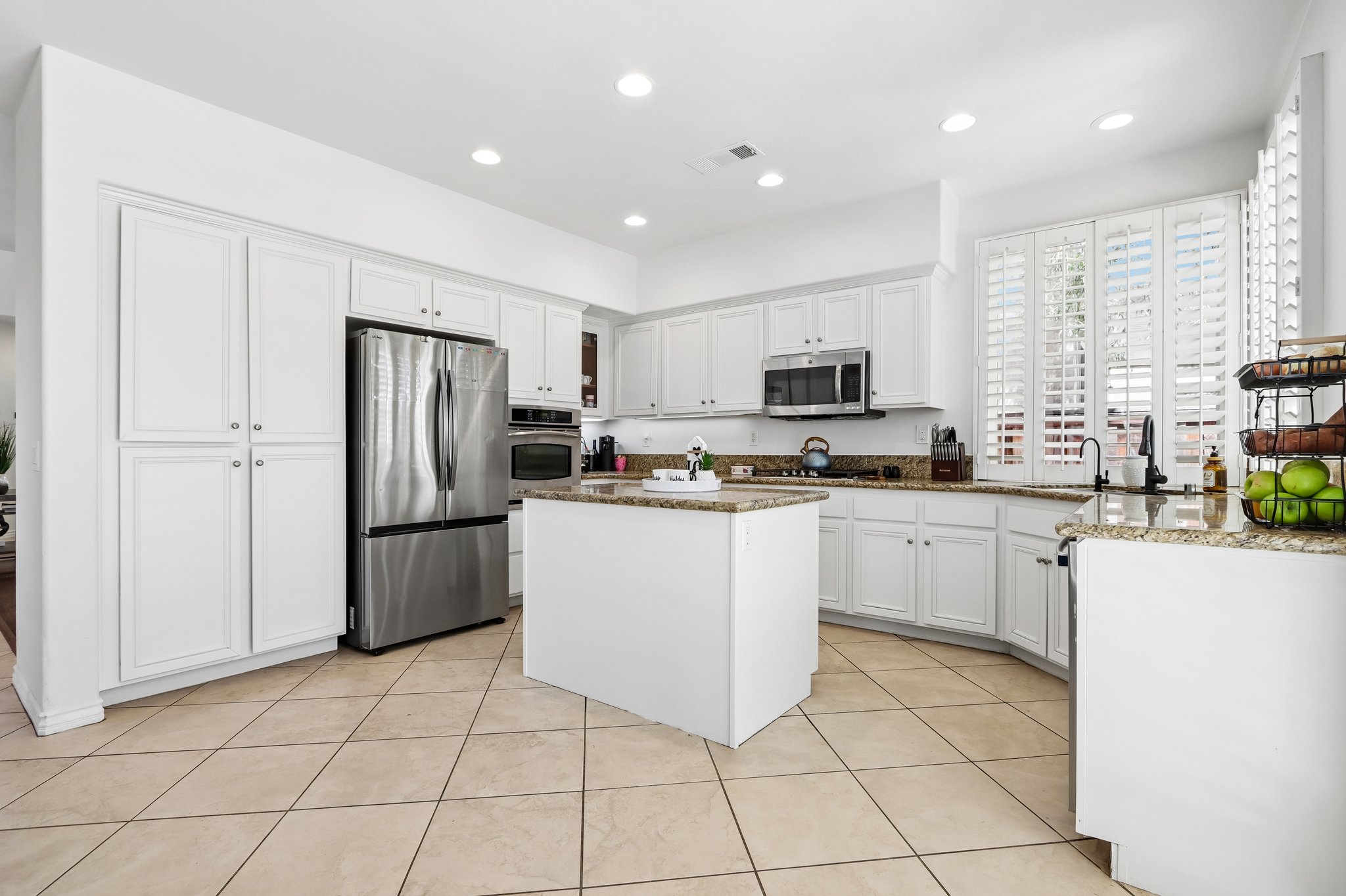 Grande Vista Ave-S2504-017.jpg