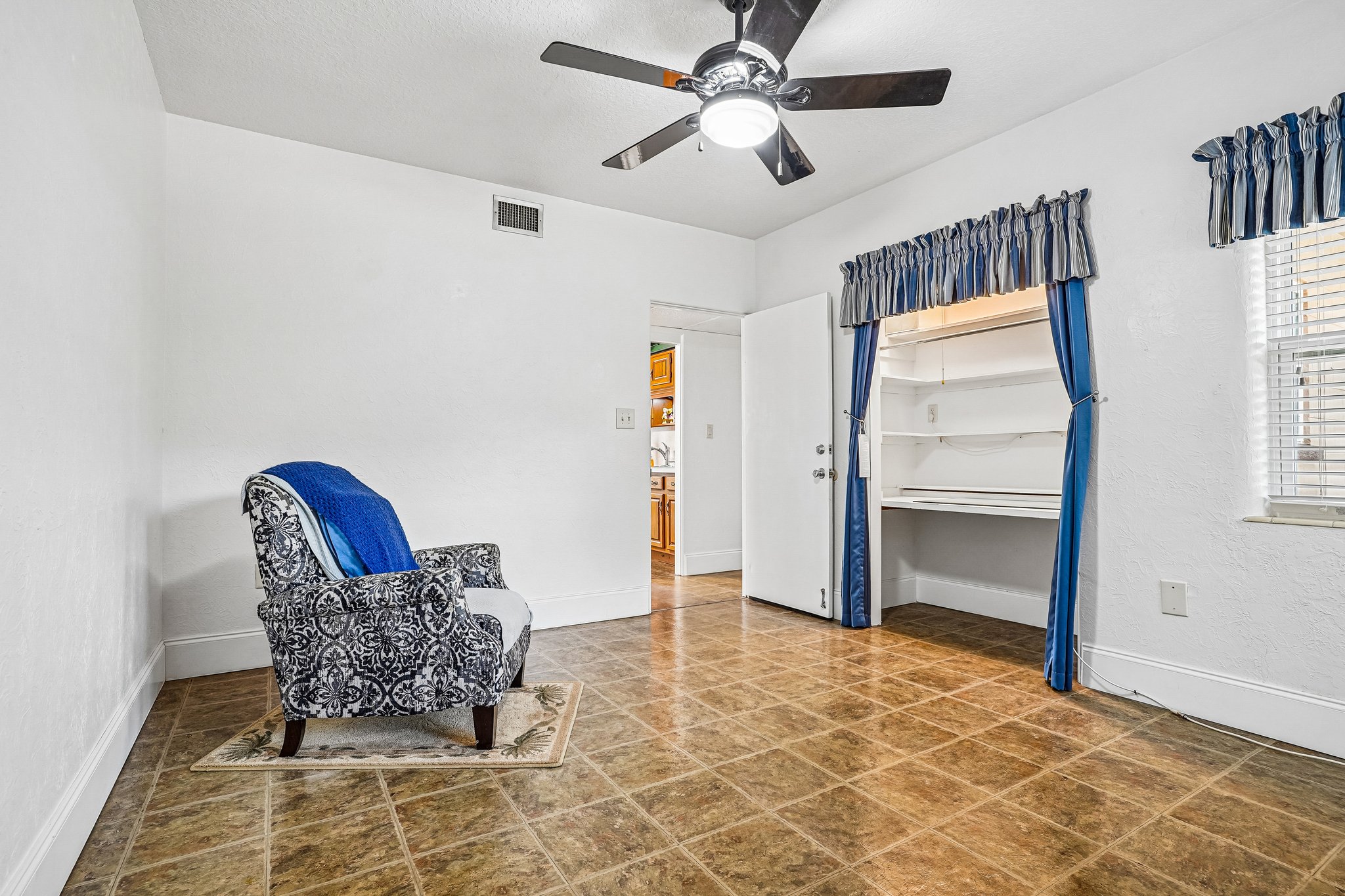 Lake Joanna Dr-S1606-027.jpg