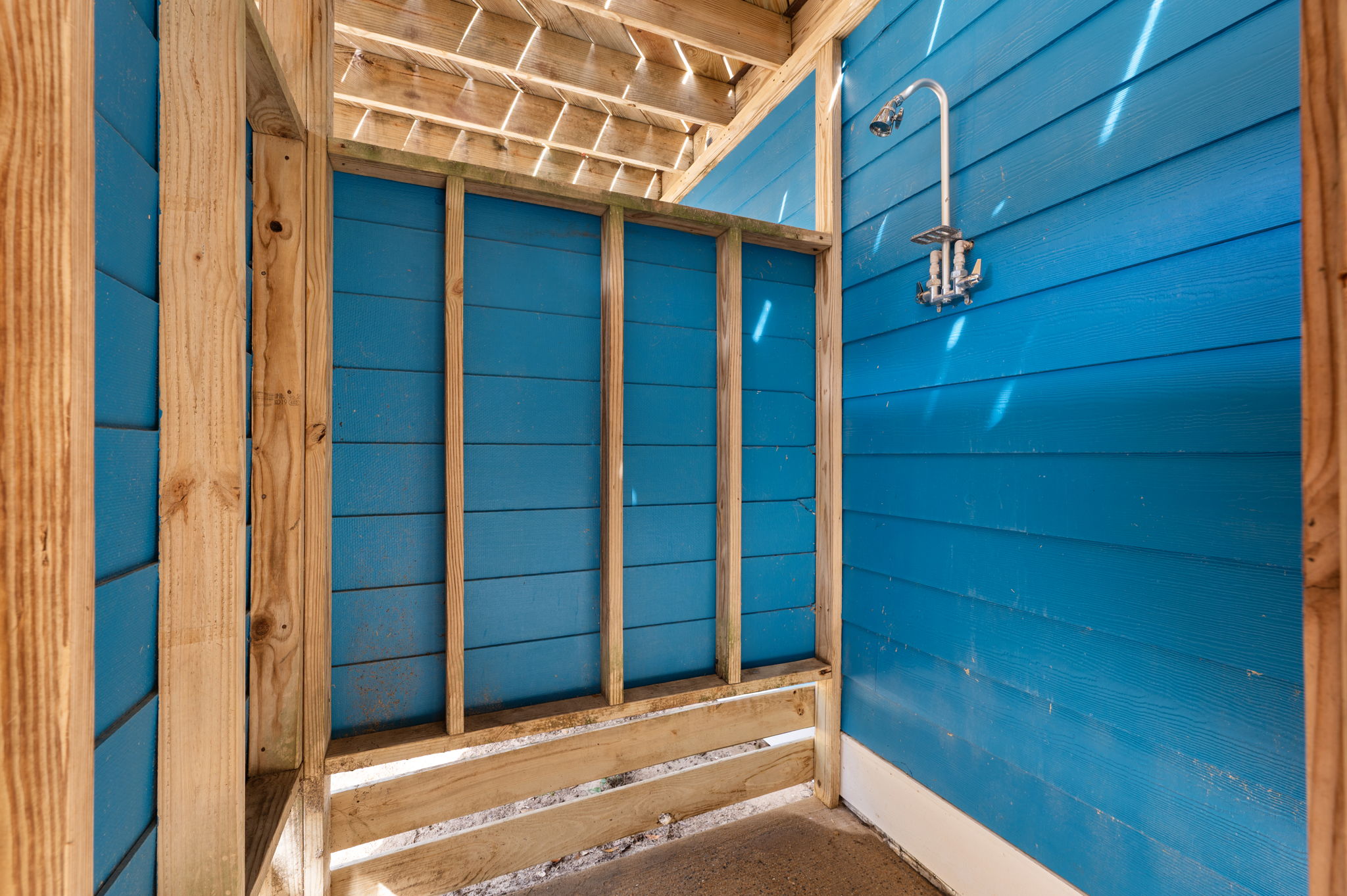 215-Duck-Rd-Outside-Shower