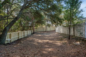 215-Duck-Rd-Fenced-Yard