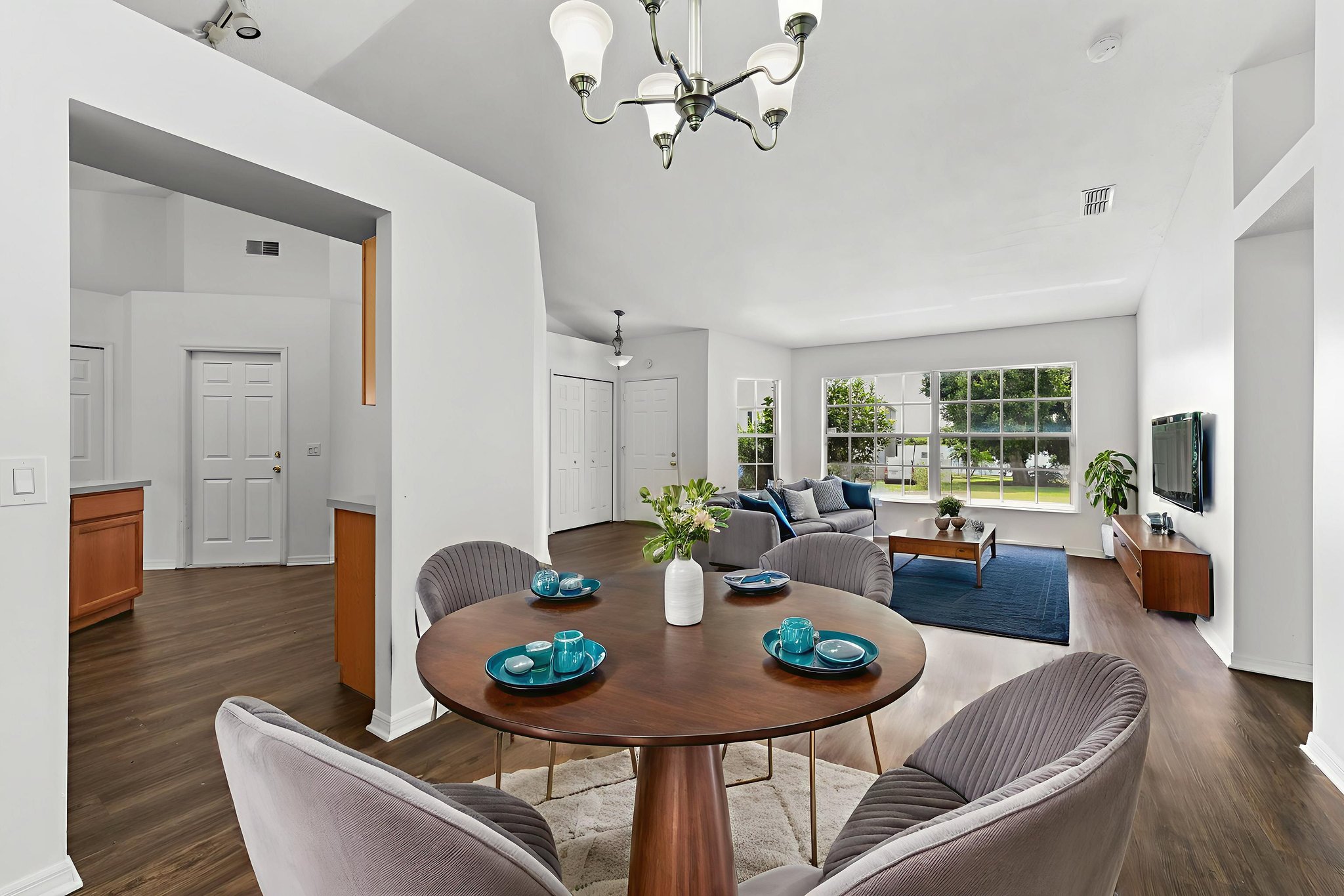 DSC_5441 virtually staged.jpeg