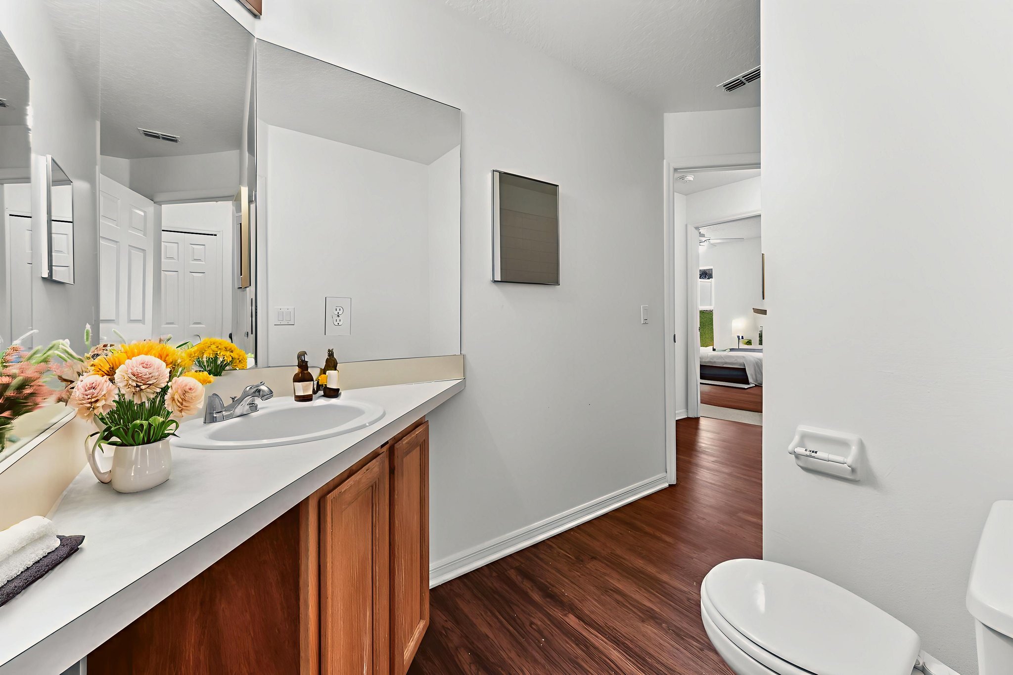 DSC_5606 virtually staged.jpeg