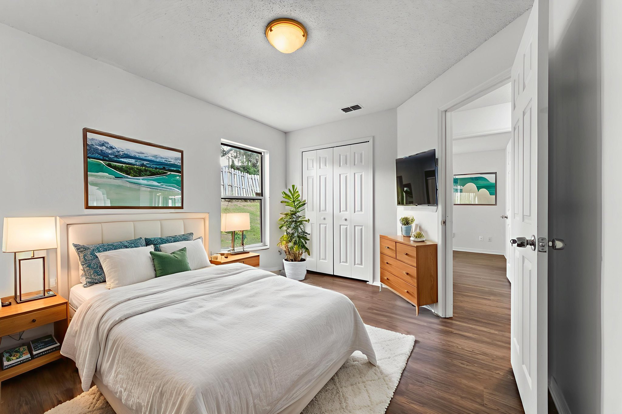 DSC_5636 virtually staged.jpeg