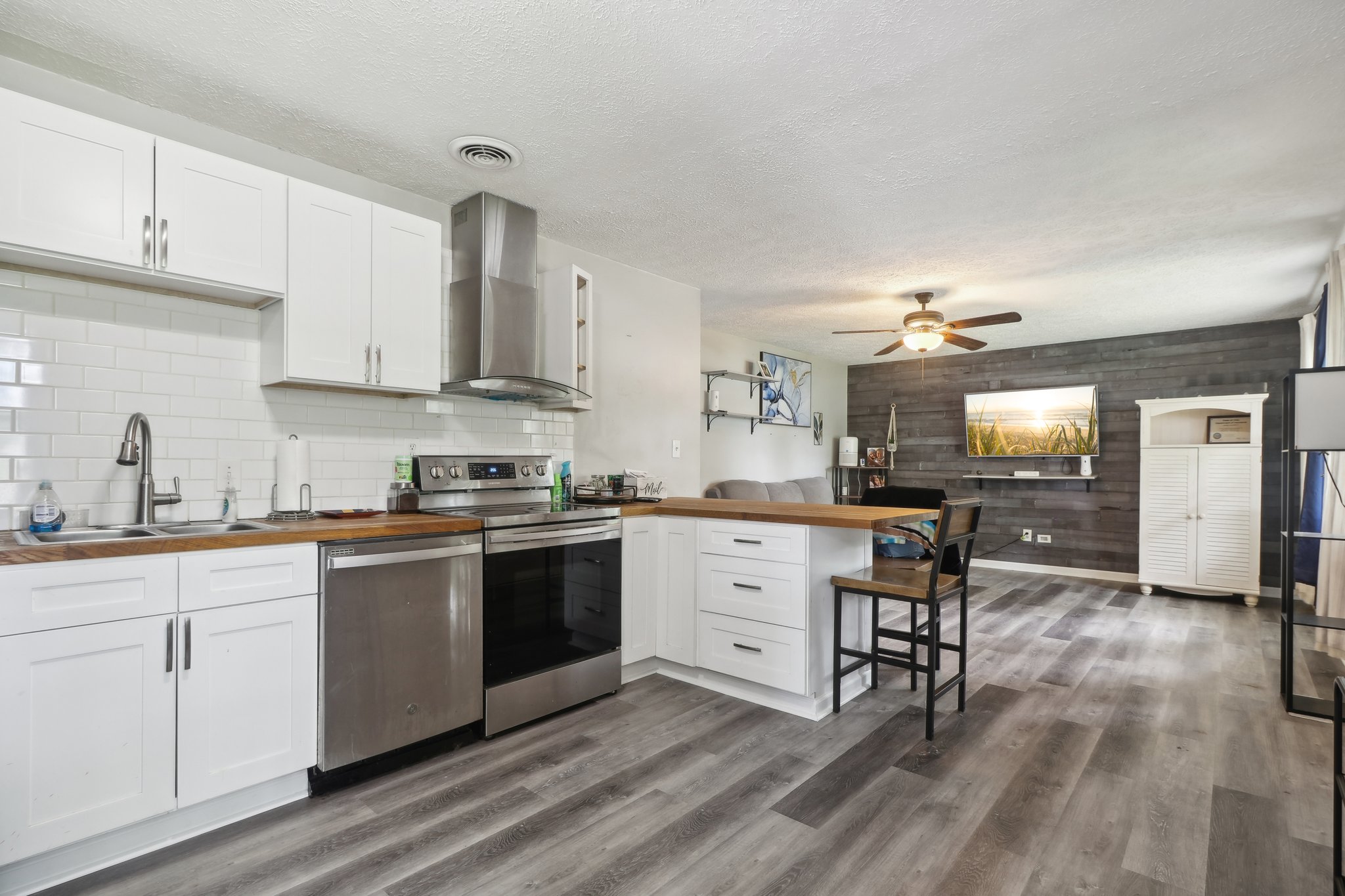 Stonehaven Dr-015.jpg