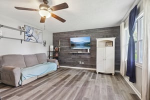 Stonehaven Dr-008.jpg
