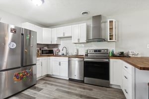 Stonehaven Dr-016.jpg