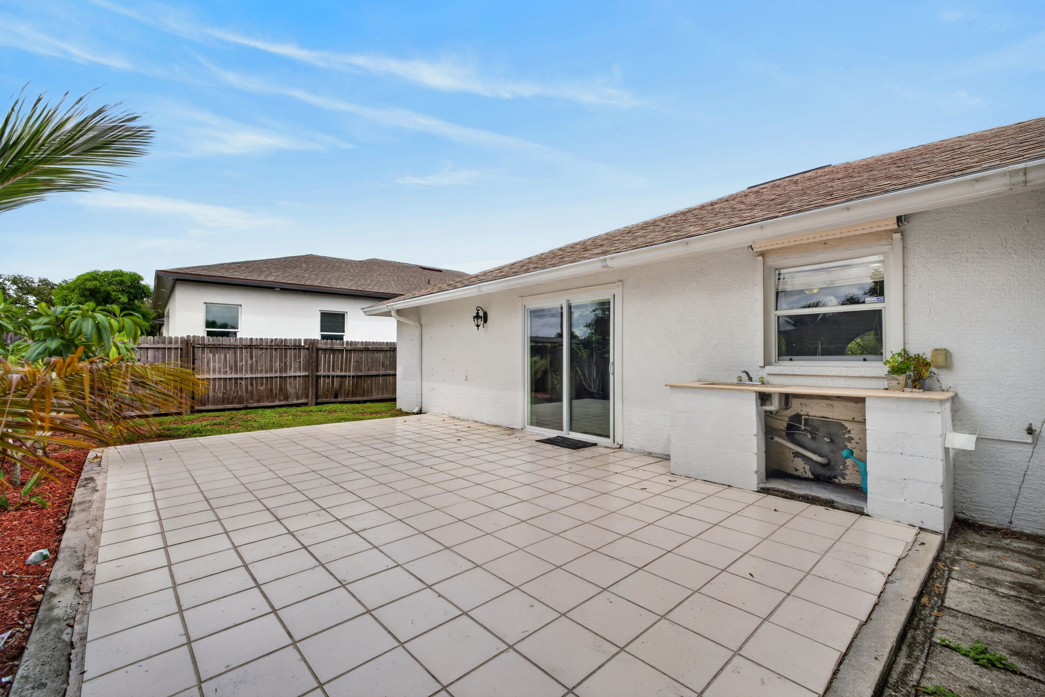 Lanai 1 of 2
