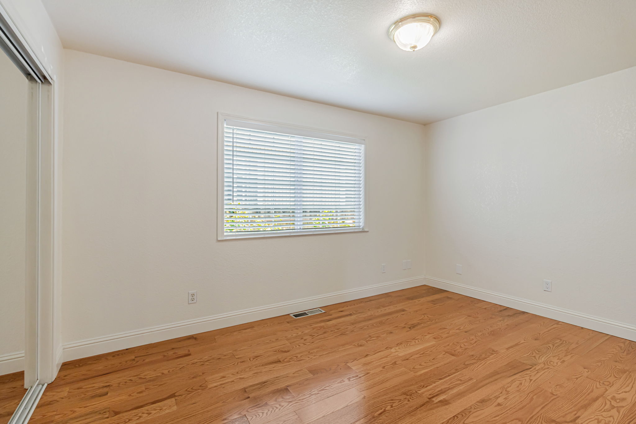 023_2940 Somerset Ave _