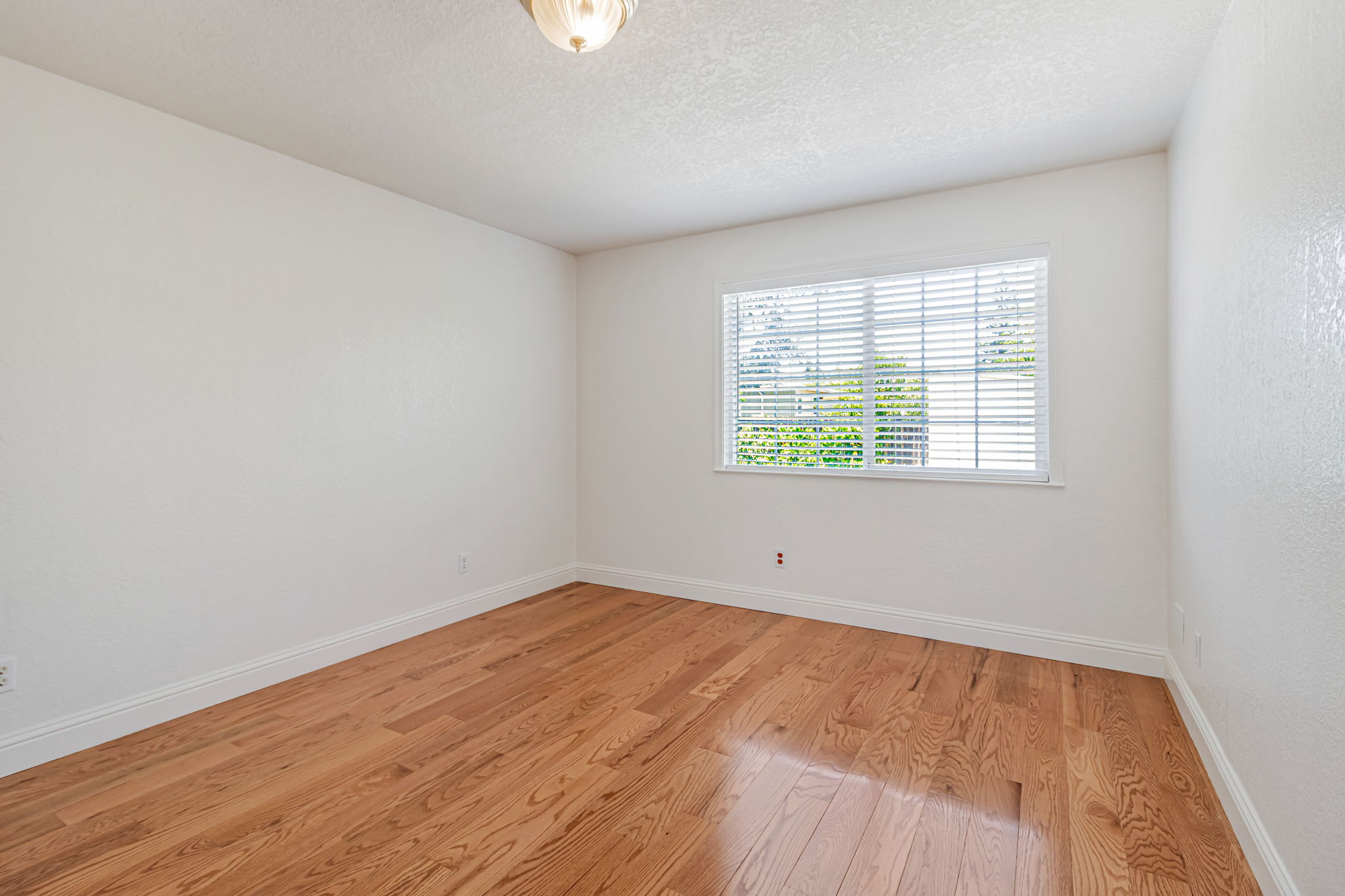 033_2940 Somerset Ave _