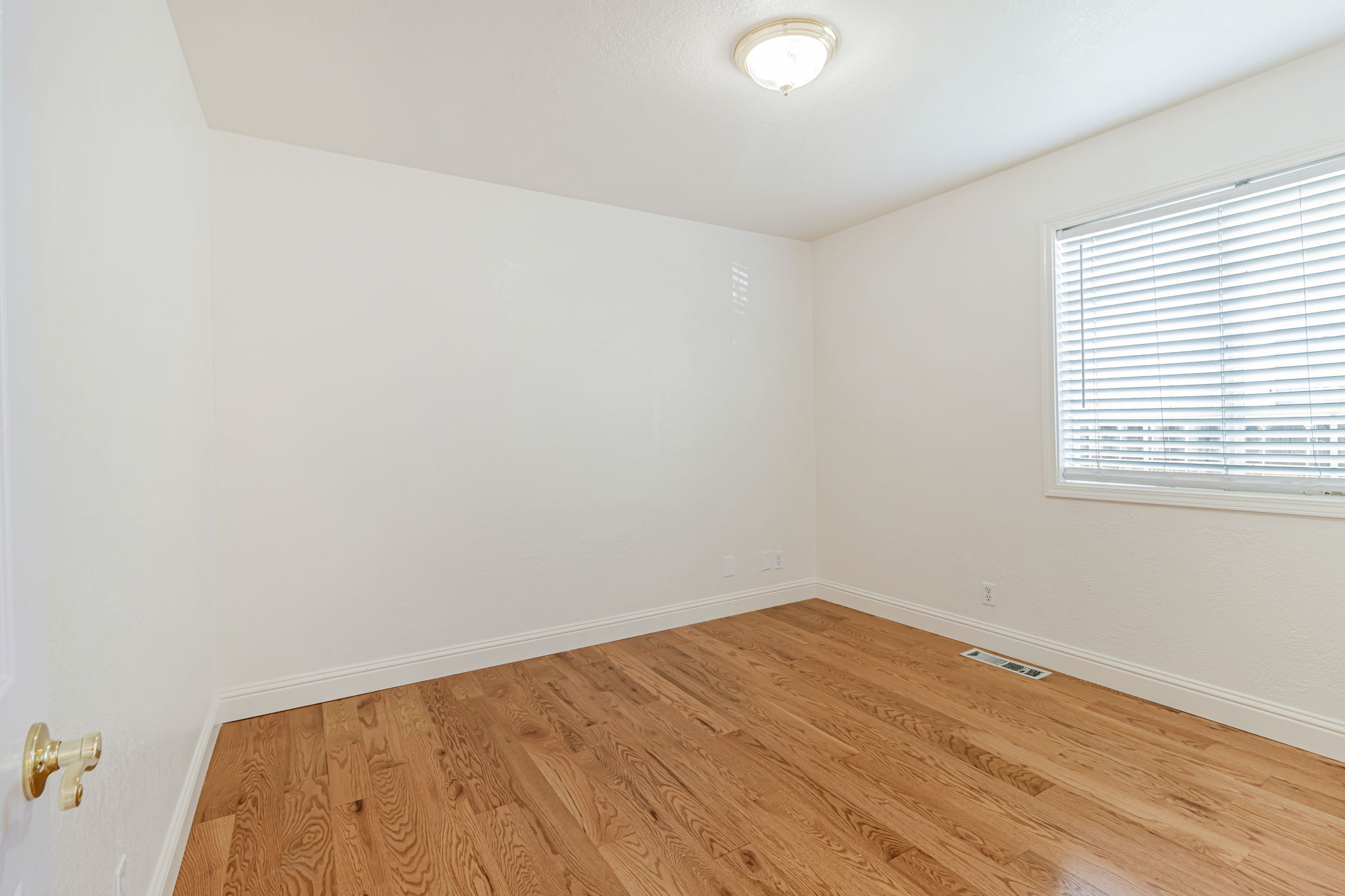 034_2940 Somerset Ave _