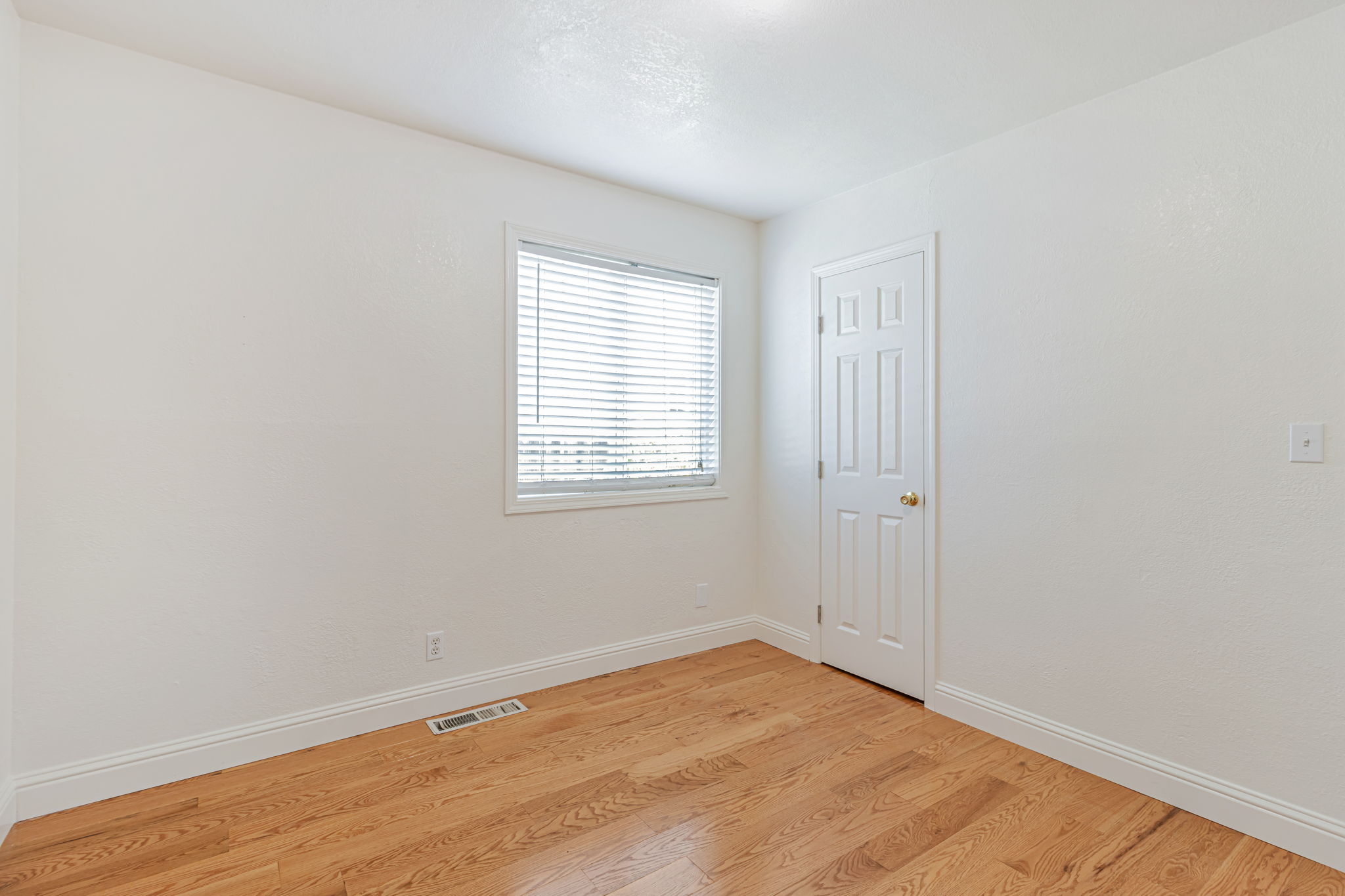 035_2940 Somerset Ave _