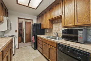  Photo 9