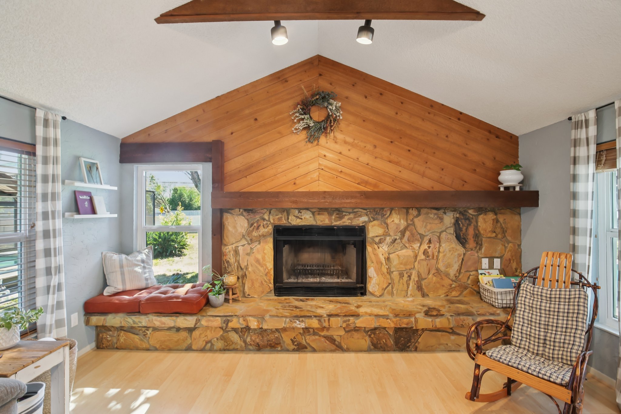 Mayfair Ct-S0702-010.jpg