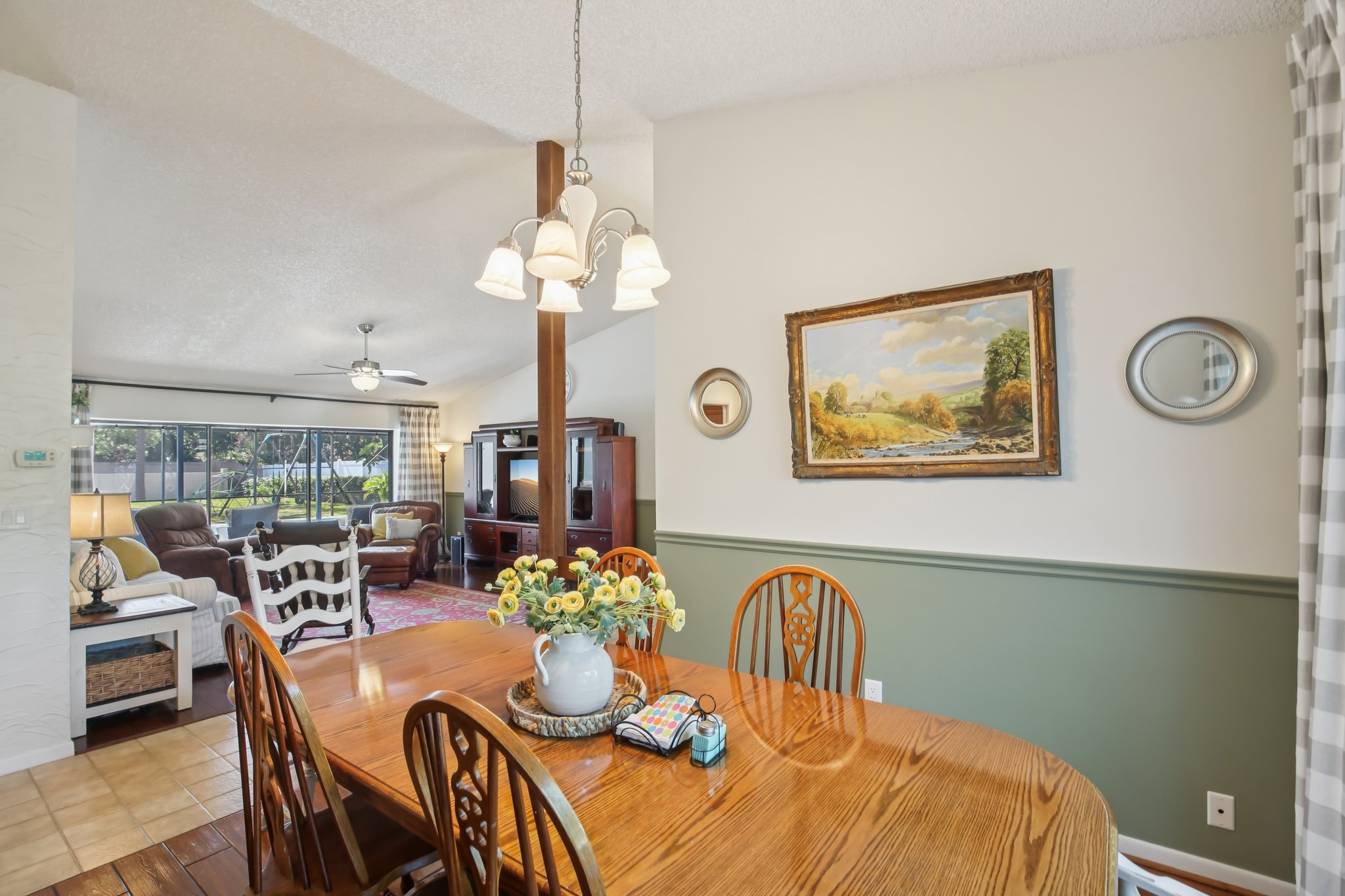 Mayfair Ct-S0702-033r.jpg