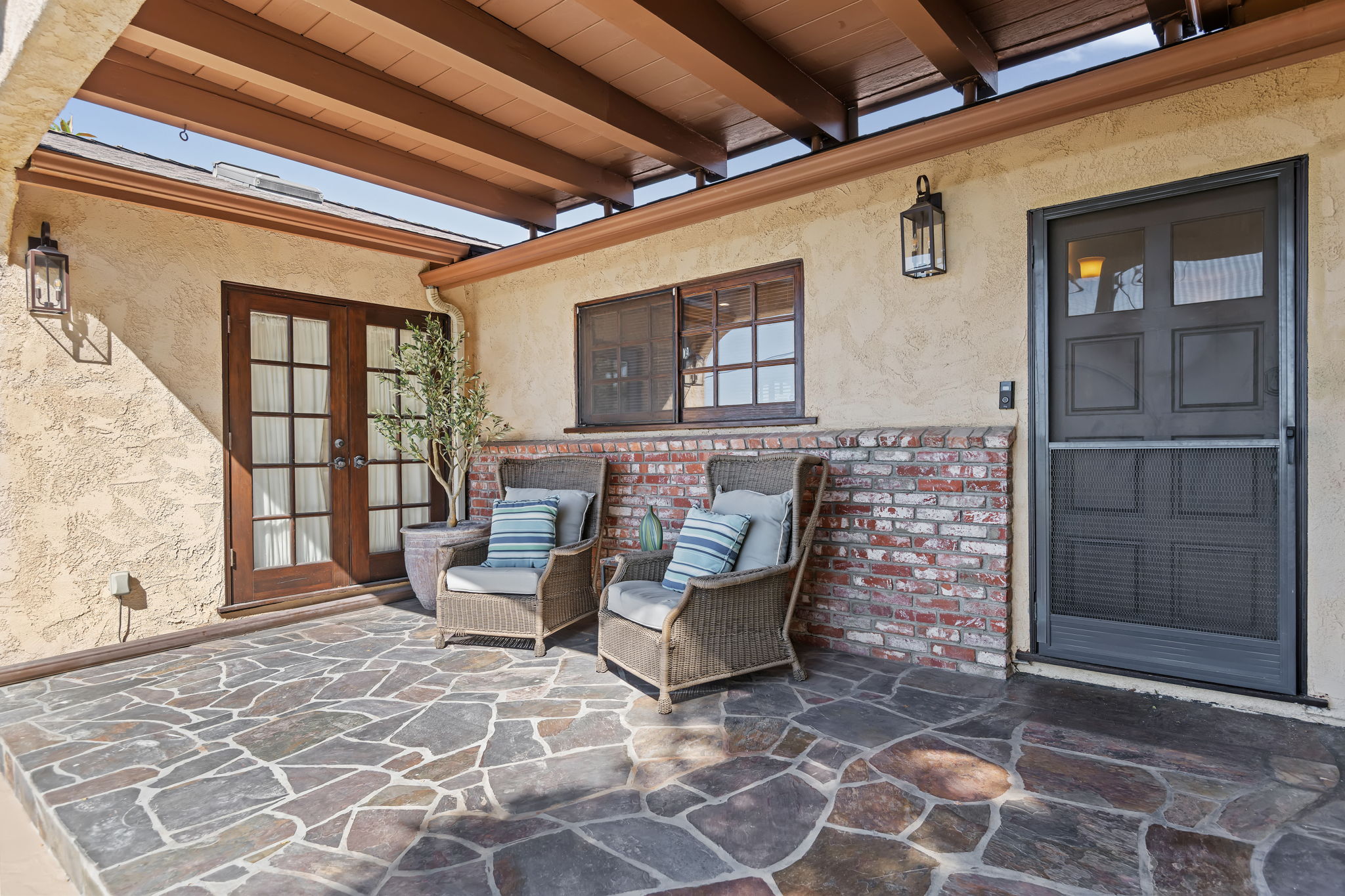 06-Front Porch