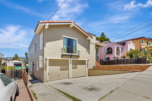 002_2946 Bona St 
