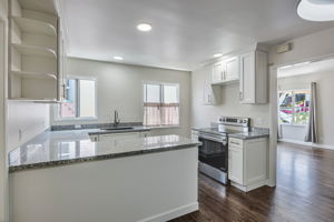 017_2946 Bona St 
