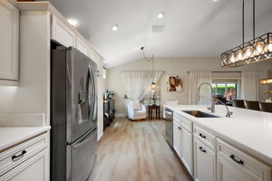 MODERN VEINED-QUARTZ Countertops!