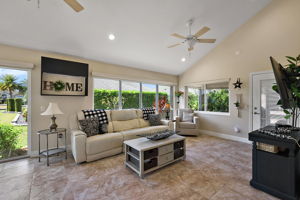 IMMENSE Climate-Controlled Florida Room!!!