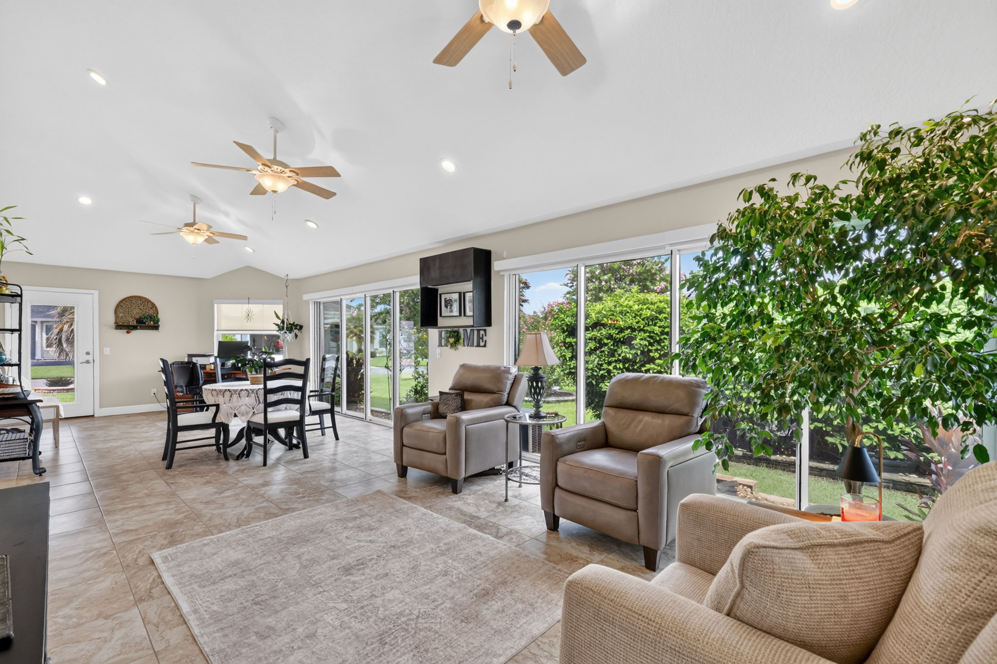 Expansive 38'x14' Florida Room with Mini-Split and PRIVACY Landscaping!